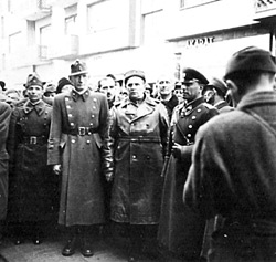 Marosy László alezredes szovjet katonák körében