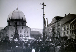 A Széchenyi tér az ünnep napján fényképen