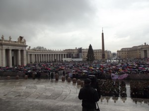 A Szent Péter tér esőben, a pápai audiencián